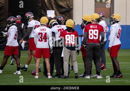 Munich, Allemagne. 11th novembre 2022. American football, NFL, Tampa Bay Buccaneers - Seattle Seahawks, Matchday 10, Allianz Arena : entraînement des Tampa Bay Buccaneers. Les joueurs en action. Le 13 novembre 2022, un match NFL aura lieu pour la première fois en Allemagne. Les Tampa Bay Buccaneers rencontreront les Seattle Seahawks à l'Allianz Arena. Credit: Sven Hoppe/dpa/Alay Live News Banque D'Images