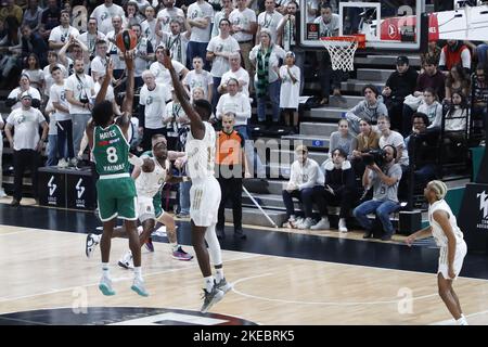 Kevarrius HAYES de Zalgiris Kaunas et Youssoupha CHUTE de Lyon pendant le match Euroligue de basket-ball des compagnies aériennes turques entre LDLC ASVEL Villeurbanne et Zalgiris Kaunas sur 10 novembre 2022 à Astroballe à Villeurbanne, France - photo: Romain Biard/DPPI/LiveMedia Banque D'Images