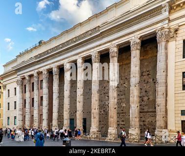 Rome Lazio Italie. Le Temple d'Hadrien (Templum Divus Hadrianus, également Hadrianeum) est une ancienne structure romaine sur le Campus Martius Banque D'Images