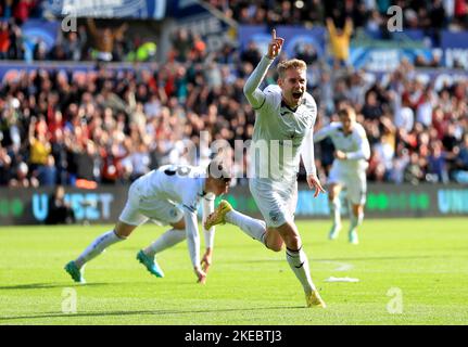 Photo du dossier datée du 23-10-2022, de Ollie Cooper, milieu de terrain de Swansea, qui se rendra au Qatar avec l'équipe de la coupe du monde du pays de Galles. Date de publication : vendredi 11 novembre 2022. Banque D'Images