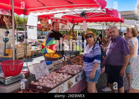 Le marché alimentaire du Château-d'Oleron, Nouvelle Aquitaine, France Banque D'Images