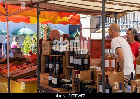 Le marché alimentaire du Château-d'Oleron, Nouvelle Aquitaine, France Banque D'Images