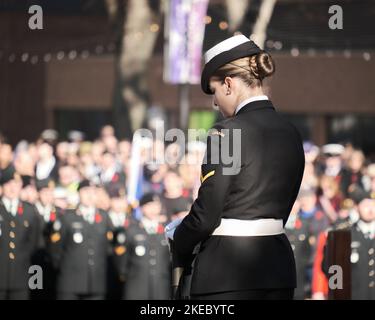 Halifax, Nouvelle-Écosse, Canada. 11 novembre 2022. Des centaines de personnes se rassemblent pour commémorer le jour du souvenir lors d'une cérémonie qui a eu lieu au cénotaphe de Halifax. Crédit : Alamy Live News Banque D'Images