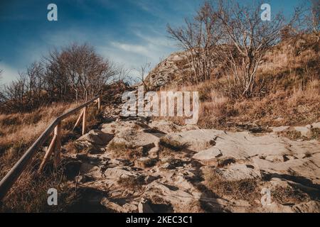 Bieszczady montagne en Pologne. Vue d'automne sur Polonina Wetlinska et Polonina Carynska Banque D'Images