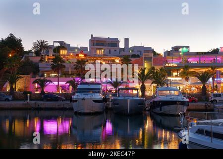 Marina de Cala d'Or dans la lumière du soir, Cala d'Or, Majorque, Mer méditerranée, Iles Baléares, Espagne Banque D'Images