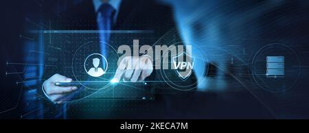Homme d'affaires utilisant la technologie Virtual Private Network sur une tablette numérique tunnel chiffré vers un serveur distant sur Internet pour protéger la confidentialité des données Banque D'Images