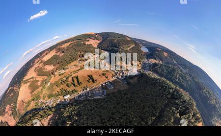 Allemagne, Thuringe, Goldisthal, village, barrage, Barrage mur, plus grande centrale de stockage pompé en Allemagne, forêt, montagnes, vallées, vue d'ensemble, vue d'ensemble, vue aérienne, panorama de l'hémisphère Banque D'Images