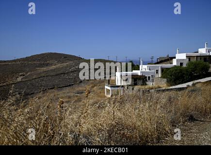 Paysage avec vue panoramique sur les maisons traditionnelles de l'architecture des Cyclades dans l'île de Kea, Cyclades Grèce. Banque D'Images