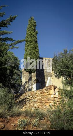 Prieuré de Saint Christophe près de Puisserguier. Construit au XVIIe siècle sur un temple romain. Situé sur l'ancienne route de pèlerinage à Saint-Jacques-de-Compostelle. Banque D'Images