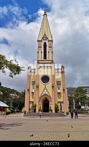 TERESOPOLIS, RIO DE JANEIRO, BRÉSIL - 25 octobre 2022 : Eglise mère de Santa Teresa Banque D'Images