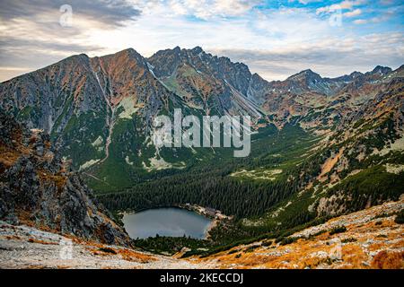 Vue sur les Hautes Tatras de Slovaquie et Popradske Pleso Banque D'Images