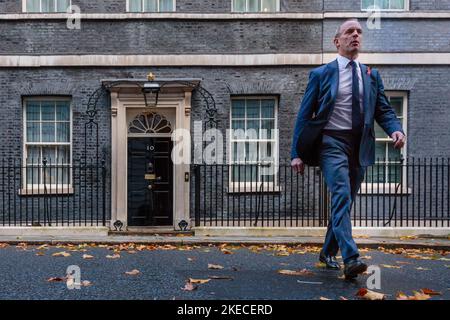 Downing Street, Londres, Royaume-Uni. 8th novembre 2022. Dominic Raab, député, vice-premier ministre, Lord Chancellor et secrétaire d'État à la Justice, assiste à la rencontre de t Banque D'Images