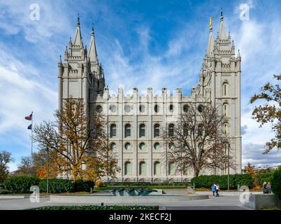 Le Temple de Salt Lake est le temple le plus célèbre et le plus grand de l'Église de Jésus-Christ des Saints des derniers jours. Le bâtiment est construit dans différents styles d'historicisme et est situé à Salt Lake City, la capitale de l'état américain de l'Utah. Banque D'Images