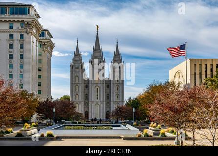 Le Temple de Salt Lake est le temple le plus célèbre et le plus grand de l'Église de Jésus-Christ des Saints des derniers jours. Le bâtiment est construit dans différents styles d'historicisme et est situé à Salt Lake City, la capitale de l'état américain de l'Utah. Banque D'Images