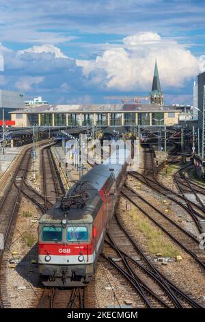 Vienne, gare Westbahnhof, train local en 15. Rudolfsheim-Fünfhaus, Vienne, Autriche Banque D'Images