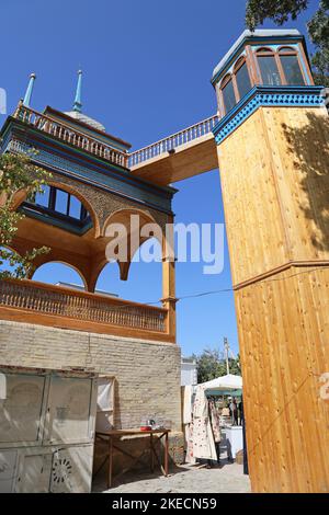 Tour en bois, Sitorai Mokhi Khosa (Palais des étoiles de type Lune) - le dernier Palais d'été d'Emir, Boukhara, province de Boukhara, Ouzbékistan, Asie centrale Banque D'Images