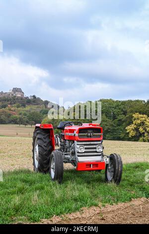 Otzberg, Hesse, Allemagne, tracteur Massey-Ferguson 135. Cylindrée 2500 cm3, 33 ch. Année de fabrication 1966 Banque D'Images