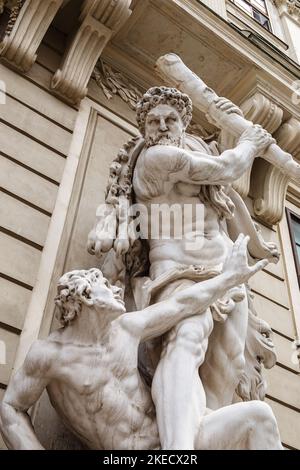 La statue d'Hercules combattant Antaeus à Hofburg, Vienne, Autriche Banque D'Images