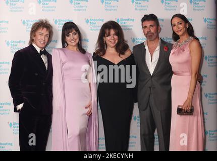 (De gauche à droite) Charlie Mullins, Karen Sugarman, Simon Cowell et Lauren Silverman arrivent pour le Star ball de tir annuel en aide à la principale œuvre caritative de l'hospice pour enfants Shooting Star Children's Hospices, au Royal Lancaster, à Londres. Date de la photo: Vendredi 11 novembre 2022. Banque D'Images