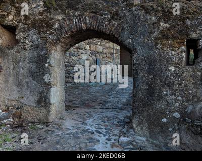 Ancienne porte médiévale dans la vieille ville de Castelo de vide. Portugal. Banque D'Images