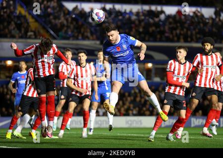 Birmingham, Royaume-Uni. 11th novembre 2022. Scott Hogan #9 de Birmingham City saute pour une balle aérienne pendant le match de championnat de Sky Bet Birmingham City vs Sunderland à St Andrews, Birmingham, Royaume-Uni, 11th novembre 2022 (photo par Nick Browning/News Images) à Birmingham, Royaume-Uni le 11/11/2022. (Photo de Nick Browning/News Images/Sipa USA) crédit: SIPA USA/Alay Live News Banque D'Images