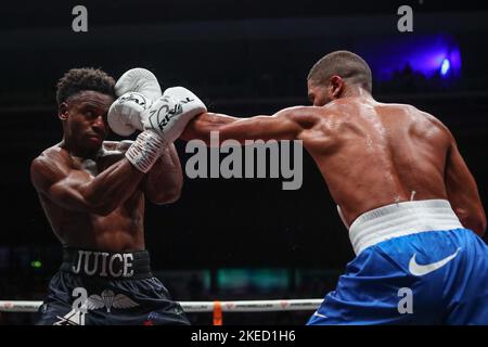 Sheffield, Royaume-Uni. 11th novembre 2022. Hebert Conceicao Sousa atterrit un jab pendant le combat de Hebert Conceição contre Gideon Onyenani au Sunny Edwards vs Felix Alvarado Card à Utilita Arena, Sheffield, Royaume-Uni, 11th novembre 2022 (photo de Gareth Evans/News Images) Credit: News Images LTD/Alay Live News Banque D'Images