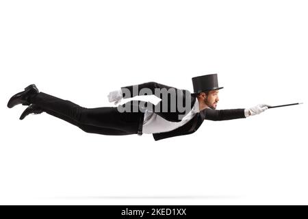 Prise de vue en longueur d'un magicien volant et tenant une baguette magique isolée sur fond blanc Banque D'Images