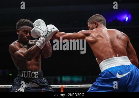 Sheffield, Royaume-Uni. 11th novembre 2022. Hebert Conceicao Sousa atterrit un jab pendant le combat de Hebert Conceição contre Gideon Onyenani à la carte Sunny Edwards contre Felix Alvarado à Utilita Arena, Sheffield, Royaume-Uni, 11th novembre 2022 (photo de Gareth Evans/News Images) à Sheffield, Royaume-Uni, le 11/11/2022. (Photo de Gareth Evans/News Images/Sipa USA) Credit: SIPA USA/Alay Live News Banque D'Images