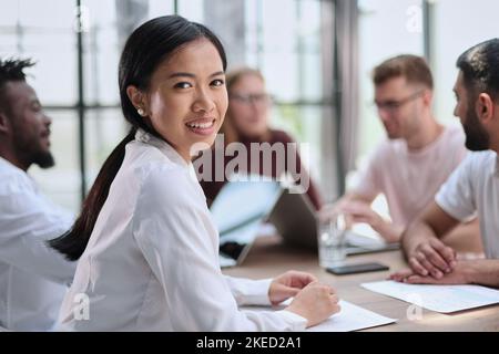 Groupe d'happy business people in a meeting at office Banque D'Images