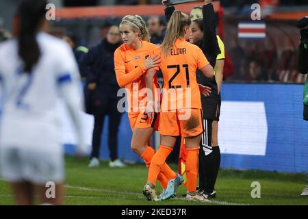 UTRECHT - (lr) Katja Snoeijs des femmes néerlandaises, Victoria Pelova des femmes néerlandaises pendant le match amical des femmes entre les pays-Bas et le Costa Rica au Stadion Galgenwaard on 11 novembre 2022 à Utrecht, pays-Bas. ANP BART STOUTJEDIJK Banque D'Images