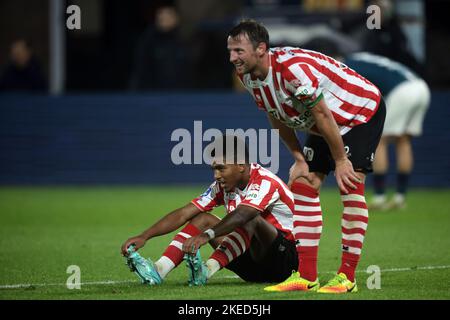 ROTTERDAM - (lr) Shurandy Sambo de Sparta Rotterdam, Bart Vriends de Sparta Rotterdam après le match néerlandais Eredivisie entre Sparta Rotterdam et le FC Twente au Sparta Stadium Het Kasteel sur 11 novembre 2022 à Rotterdam, pays-Bas. PNA JEROEN PUTMANS Banque D'Images