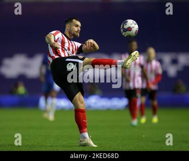 Bailey Wright #26 de Sunderland s'accroche au ballon lors du match de championnat Sky Bet Birmingham City vs Sunderland à St Andrews, Birmingham, Royaume-Uni, 11th novembre 2022 (photo par Nick Browning/News Images) Banque D'Images