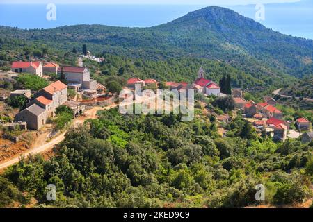 Vue sur Velo Grablje. Village historique sur l'île de Hvar en Croatie célèbre pour la production de lavande, de vigne et d'huile d'olive. Vue aérienne d'un ancien Banque D'Images