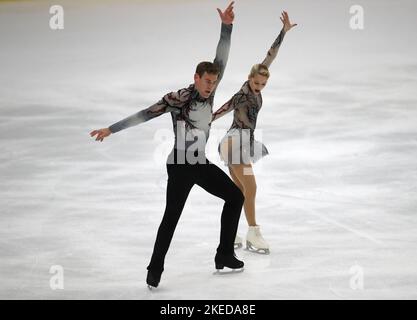 Alexa Knierim et Brandon Frazier aux États-Unis pendant le programme court de paires lors du Grand Prix of Figure Skating 2022 de l'UIP à Ice Sheffield. Date de la photo: Vendredi 11 novembre 2022. Banque D'Images