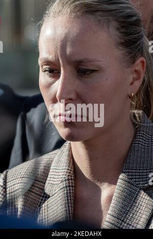 Toulon, France. 11th novembre 2022. Toulon, France. 11th novembre 2022. Marion Marechal le Pen vu lors d'une conférence de presse. Le « Reconquete! » Parti de l'extrême droite polémiste, Eric Zemmour a organisé une action de protestation contre l'accueil des réfugiés par la France. L'Ocean Viking est arrivé à Toulon avec 230 migrants à bord le 11 novembre 2022. C'est la première fois qu'un navire SOS Méditerranée débarque des migrants en France. Crédit : SOPA Images Limited/Alamy Live News Banque D'Images