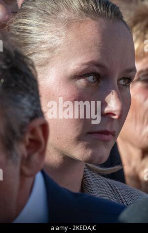 Toulon, France. 11th novembre 2022. Toulon, France. 11th novembre 2022. Marion Marechal le Pen vu lors d'une conférence de presse. Le « Reconquete! » Parti de l'extrême droite polémiste, Eric Zemmour a organisé une action de protestation contre l'accueil des réfugiés par la France. L'Ocean Viking est arrivé à Toulon avec 230 migrants à bord le 11 novembre 2022. C'est la première fois qu'un navire SOS Méditerranée débarque des migrants en France. Crédit : SOPA Images Limited/Alamy Live News Banque D'Images