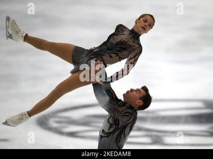 Alexa Knierim et Brandon Frazier aux États-Unis pendant le programme court de paires lors du Grand Prix of Figure Skating 2022 de l'UIP à Ice Sheffield. Date de la photo: Vendredi 11 novembre 2022. Banque D'Images