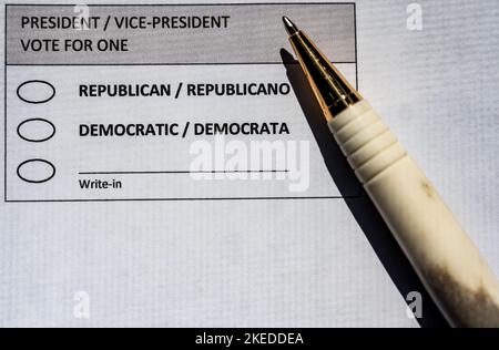 Scrutin blanc avec un stylo pour le président lors de l'élection de 2020 Banque D'Images