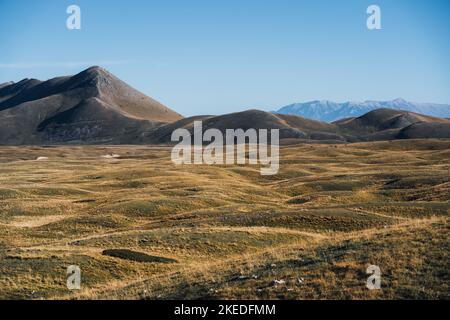 Magnifique paysage du parc national de Gran Sasso à Campo Imperatore, Abruzzes, Italie Banque D'Images