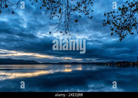 Ambiance de nuages dramatique au lac de Constance Banque D'Images