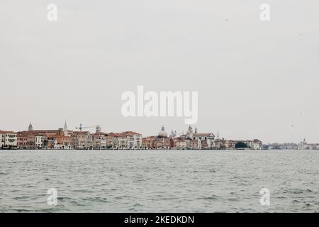 Vue panoramique sur la belle ville de Venise, en Italie, sur le canal Giudecca Banque D'Images