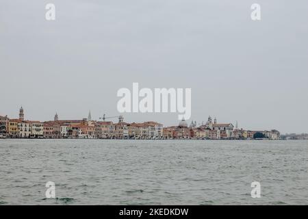 Vue panoramique sur la ville de Venise, en Italie, sur le canal de Giudecca Banque D'Images