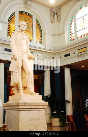 Une statue du président Thomas Jefferson se trouve dans le hall de l'hôtel Thomas Jefferson, à Richmond, en Virginie Banque D'Images