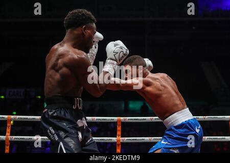 Sheffield, Royaume-Uni. 11th novembre 2022. Hebert Conceicao Sousa atterrit un jab pendant le combat de Hebert Conceição contre Gideon Onyenani au Sunny Edwards vs Felix Alvarado Card à Utilita Arena, Sheffield, Royaume-Uni, 11th novembre 2022 (photo de Gareth Evans/News Images) Credit: News Images LTD/Alay Live News Banque D'Images