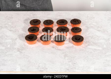 Petits gâteaux au chocolat et aux fraises Banque D'Images