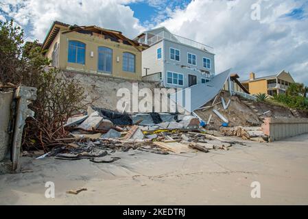 Wilbur-by-the-Sea, Floride – 11 novembre 2022 : destruction due à l'érosion des plages et au vent à la suite des ouragans Ian et Nicole. Banque D'Images