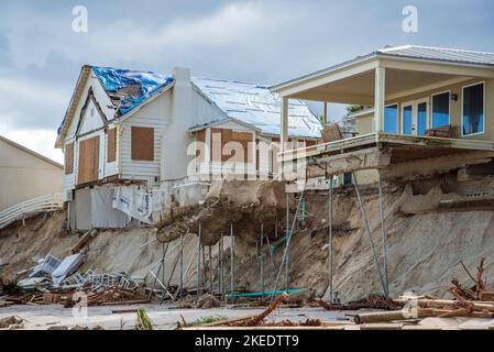 Wilbur-by-the-Sea, Floride – 11 novembre 2022 : destruction due à l'érosion des plages et au vent à la suite des ouragans Ian et Nicole. Banque D'Images