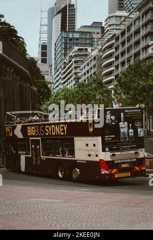 Un groupe de personnes ayant une visite à Sydney Banque D'Images