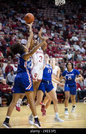 Bloomington, États-Unis. 11th novembre 2022. Indiana Hoosiers garde Kaitlin Peterson (3) joue contre UMass lors d'un match de basket-ball féminin NCAA à Bloomington. L'Université de l'Indiana a battu UMass 93-37. Crédit : SOPA Images Limited/Alamy Live News Banque D'Images