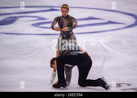 SHEFFIELD, Sheffield. 11th novembre 2022. Alexa Knierim et Brandon Frazier des Etats-Unis se déroulent en binôme court-programme lors du Grand Prix de l'UIP - MK John Wilson Trophée 2022 à ICE Sheffield le vendredi 11 novembre 2022. SHEFFIELD, Sheffield. Credit: Taka G Wu/Alay Live News Banque D'Images